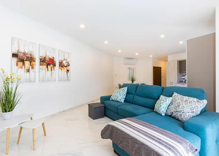 H1- Modern & Spacious 3 Bedroom Apartment