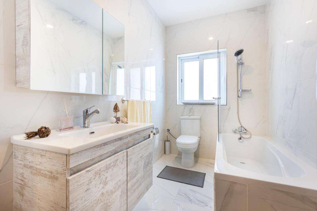 H1- Modern & Spacious 3 Bedroom Apartament