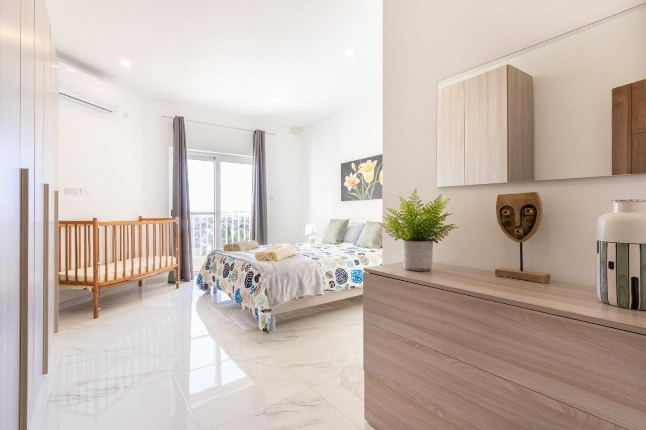 H1- Modern & Spacious 3 Bedroom Apartament *