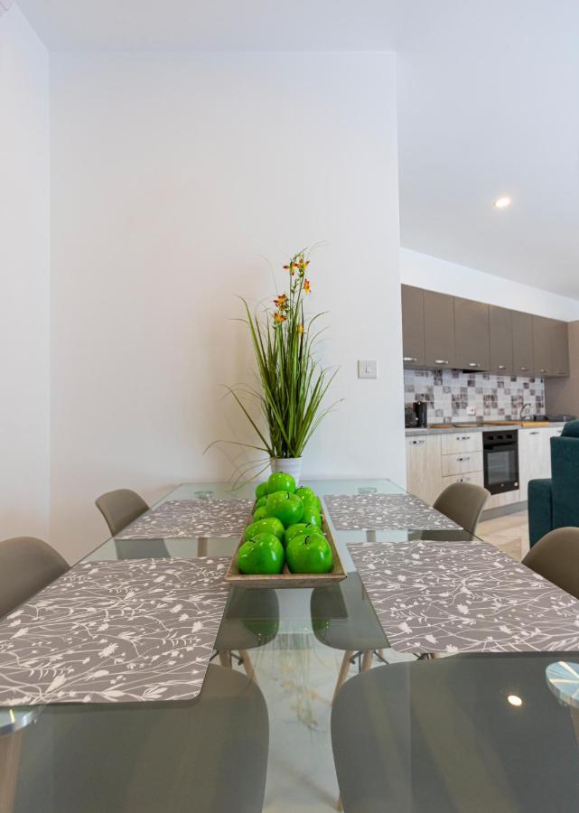 H1- Modern & Spacious 3 Bedroom Apartament *